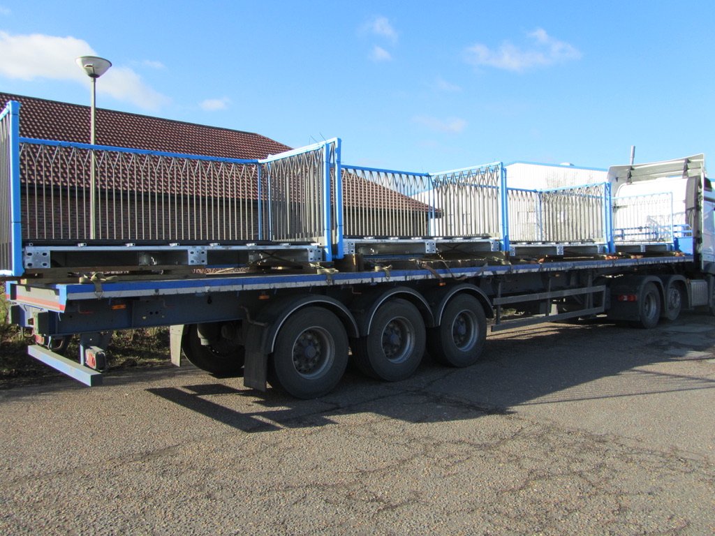 Collection and delivery artic with balconies Articulated lorry with balconies for delivery